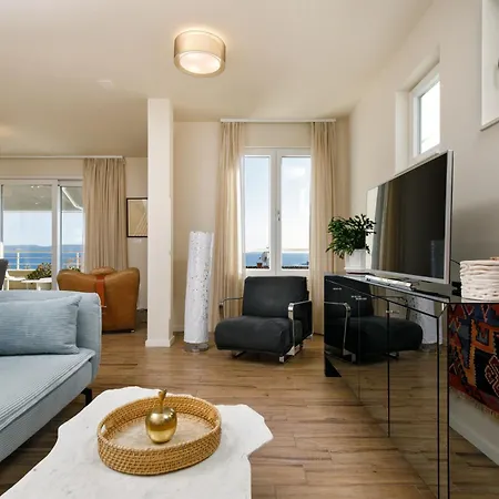 Private Seaside Jacuzzi Villa Anadea 빌라 트로기르