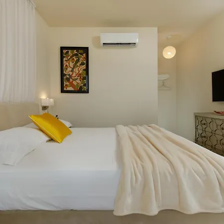 Private Seaside Jacuzzi Villa Anadea 빌라 트로기르