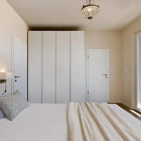 Private Seaside Jacuzzi Villa Anadea *