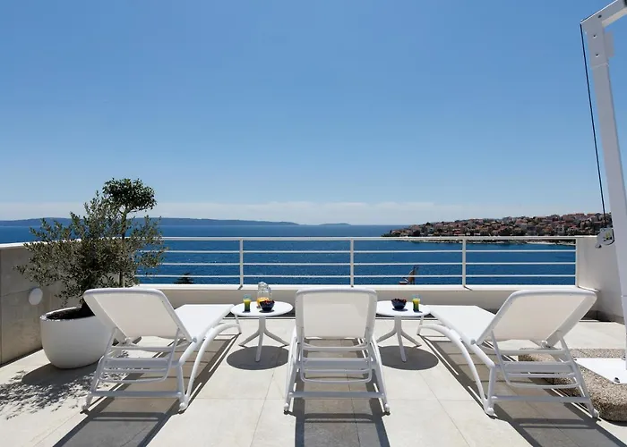 Private Seaside Jacuzzi Anadea Vila Trogir
