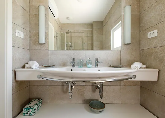 Private Seaside Jacuzzi Anadea Vila Trogir