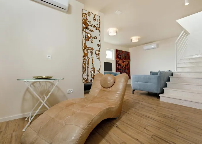 Private Seaside Jacuzzi Anadea * Trogir
