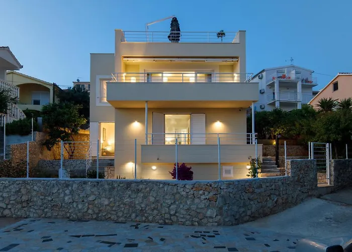 Private Seaside Jacuzzi Anadea Vila