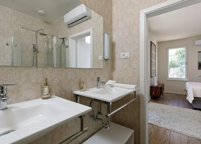 Private Seaside Jacuzzi Anadea Vila