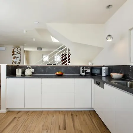 Private Seaside Jacuzzi Villa Anadea ヴィラ トロギール