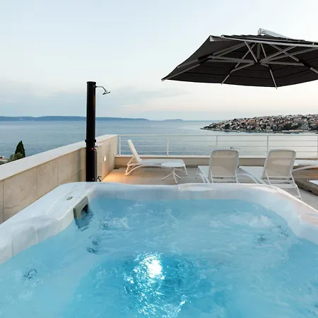 Private Seaside Jacuzzi Villa Anadea ヴィラ