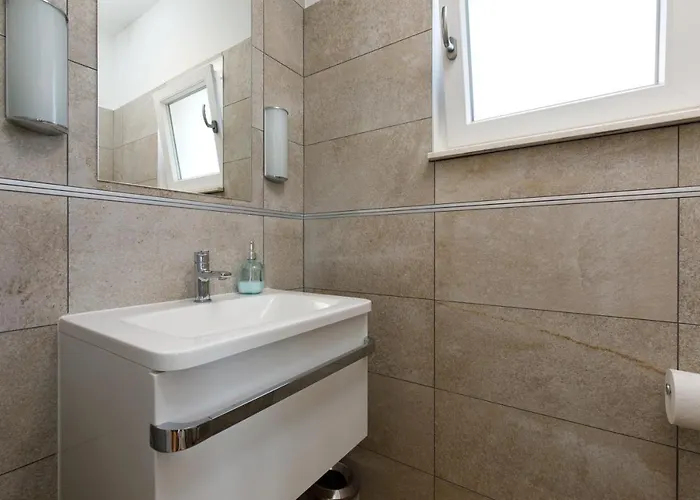 Private Seaside Jacuzzi Anadea טרוגיר