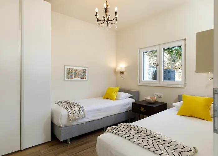 Private Seaside Jacuzzi Anadea וילה *