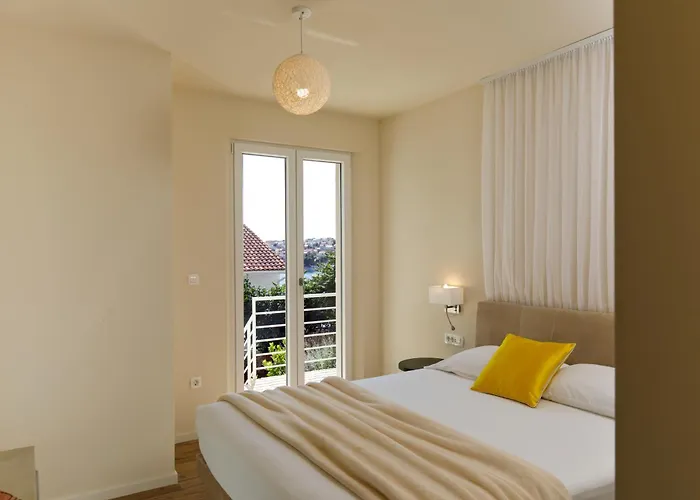 Private Seaside Jacuzzi Anadea * טרוגיר