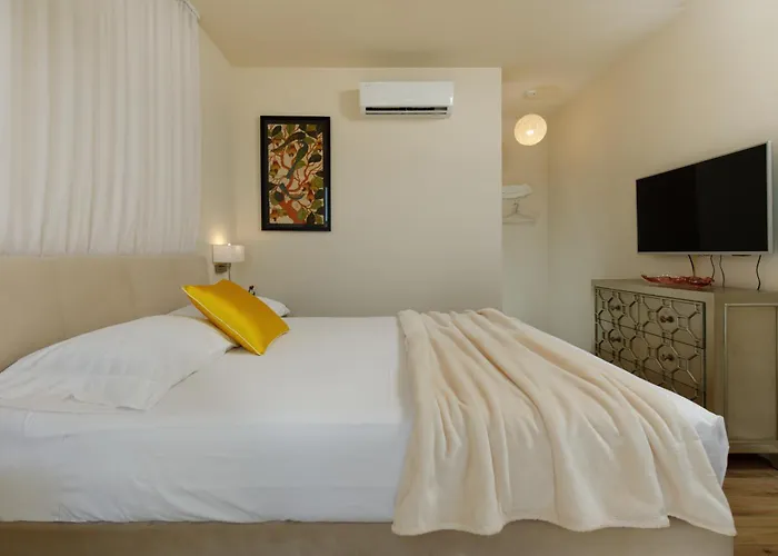 Private Seaside Jacuzzi Anadea וילה טרוגיר