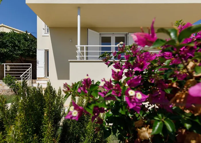 Private Seaside Jacuzzi Anadea טרוגיר