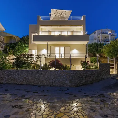Villa Private Seaside Jacuzzi Anadea *