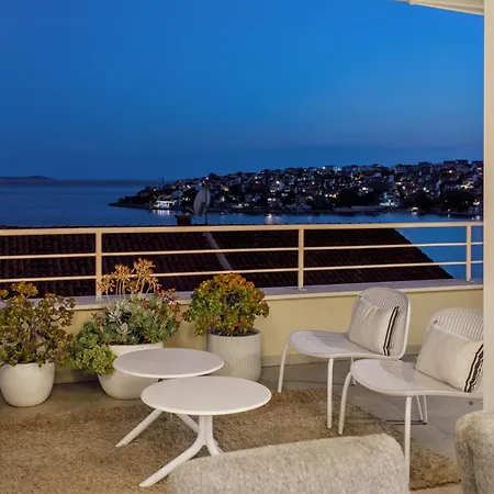 Private Seaside Jacuzzi Anadea *